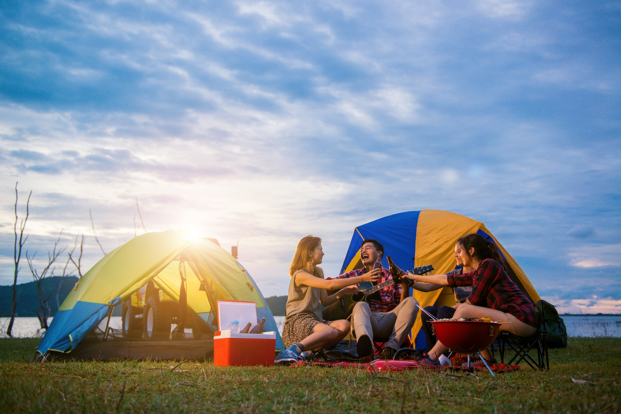 露營“熱出圈”！“帳篷經濟”折射消費新趨勢