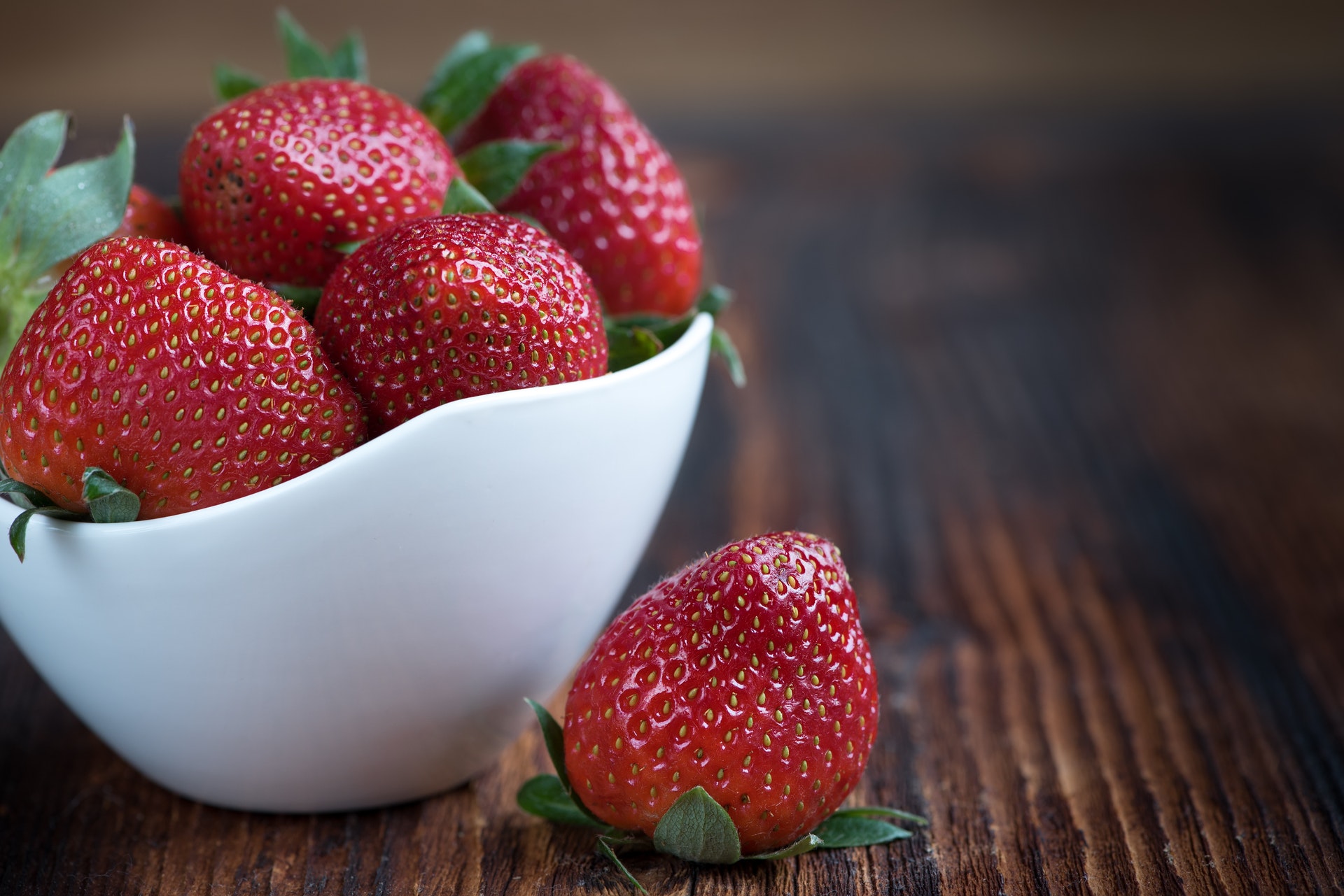 strawberries-frisch-ripe-sweet-89778.jpeg