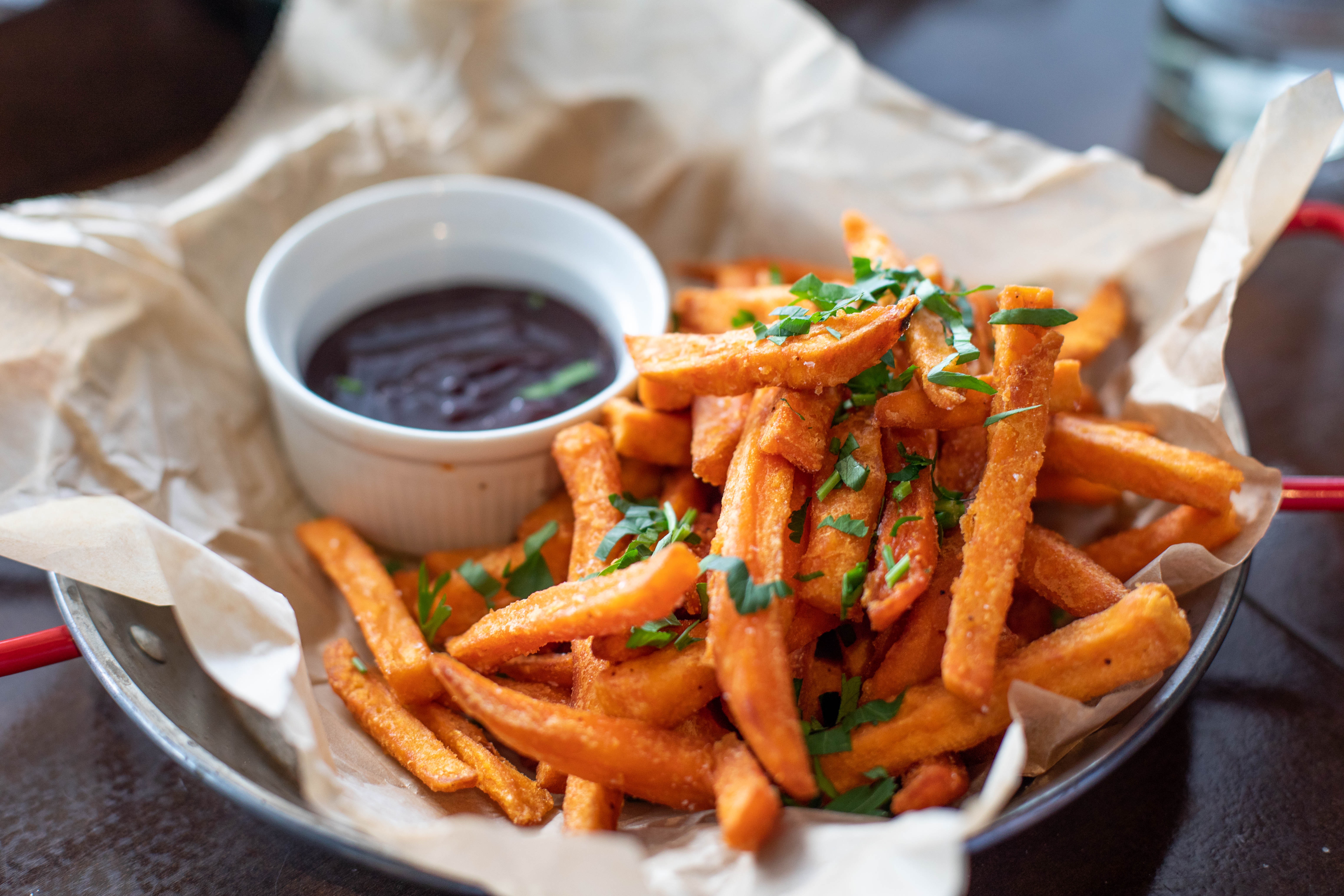 fries-and-sauce-dip-1893555.jpg